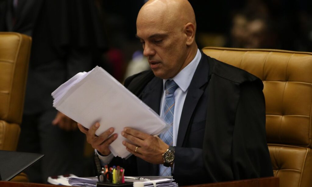 Abin Paralela: Moraes retira sigilo de áudio de conversa de Bolsonaro