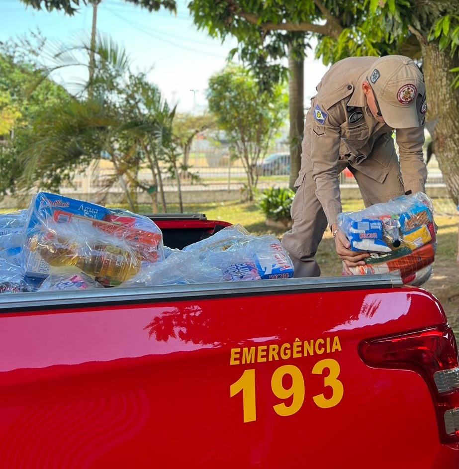 Corpo de Bombeiros entrega 5 toneladas de alimentos arrecadados em corrida a instituições beneficentes