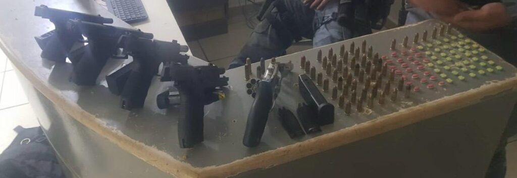 Força Tática apreende armas de fogo, munições e entorpecentes de facção criminosa em Sorriso