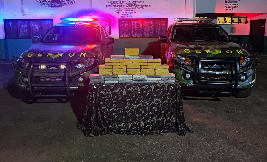 Gefron apreende 45 tabletes de cocaína e pasta base avaliados em R$ 956 mil