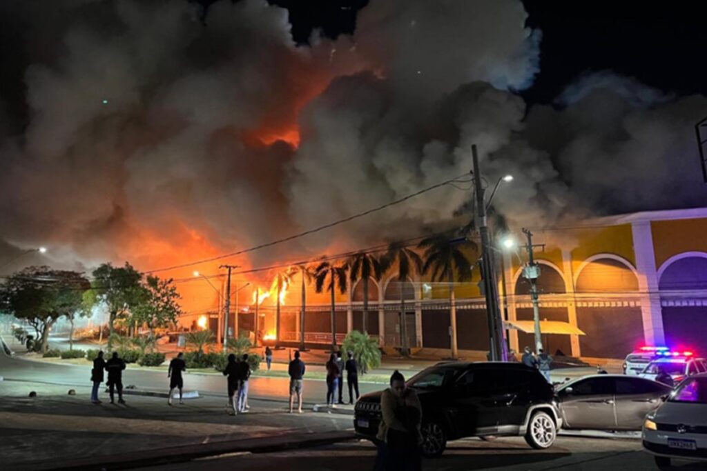 Polícia Civil investiga incêndio ocorrido no Shopping Popular em Cuiabá