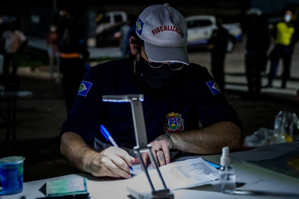 Operação Lei Seca em Várzea Grande resulta em seis motoristas presos e 56 veículos removidos