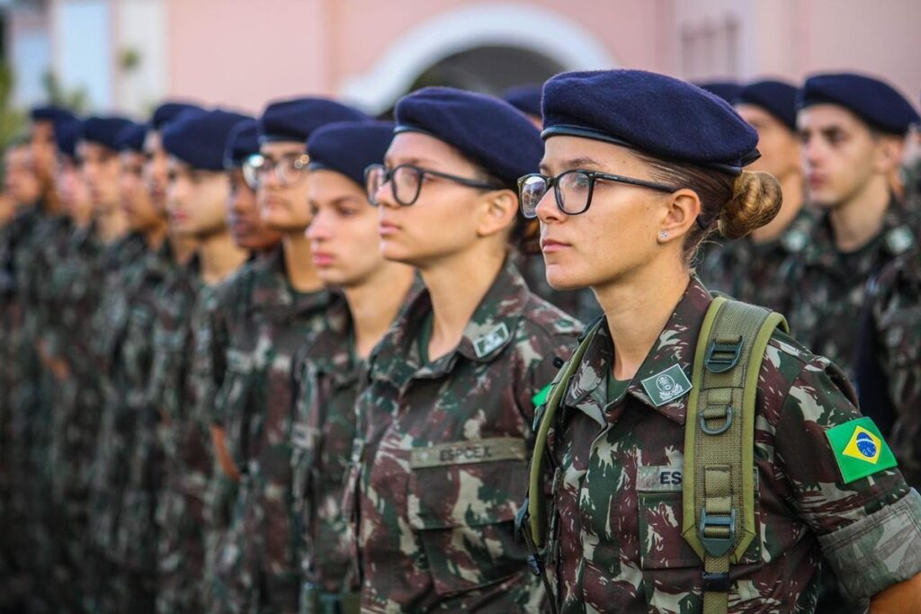 Mulheres poderão se alistar no serviço militar aos 18 anos