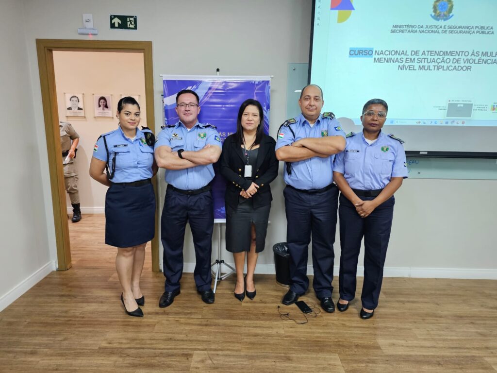 Uma equipe da Guarda Municipal de Várzea Grande participa do Curso Nacional de Atendimento às Mulheres e Meninas em Situação de Violência, em Goiânia