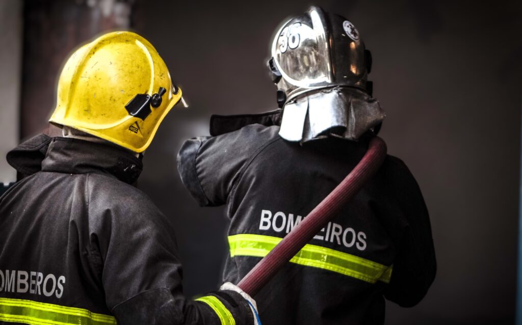 Corpo de Bombeiros Militar combate incêndio em apartamento em Cuiabá